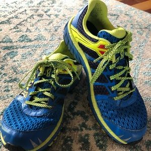 Inov-8 Road Claw size 9.5 Mens/11 Womens Like New